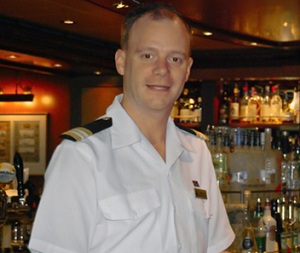 cruise ship bar manager qualifications